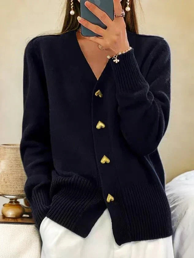 Cardigan med knapliste – Bekvem charme med feminin elegance
