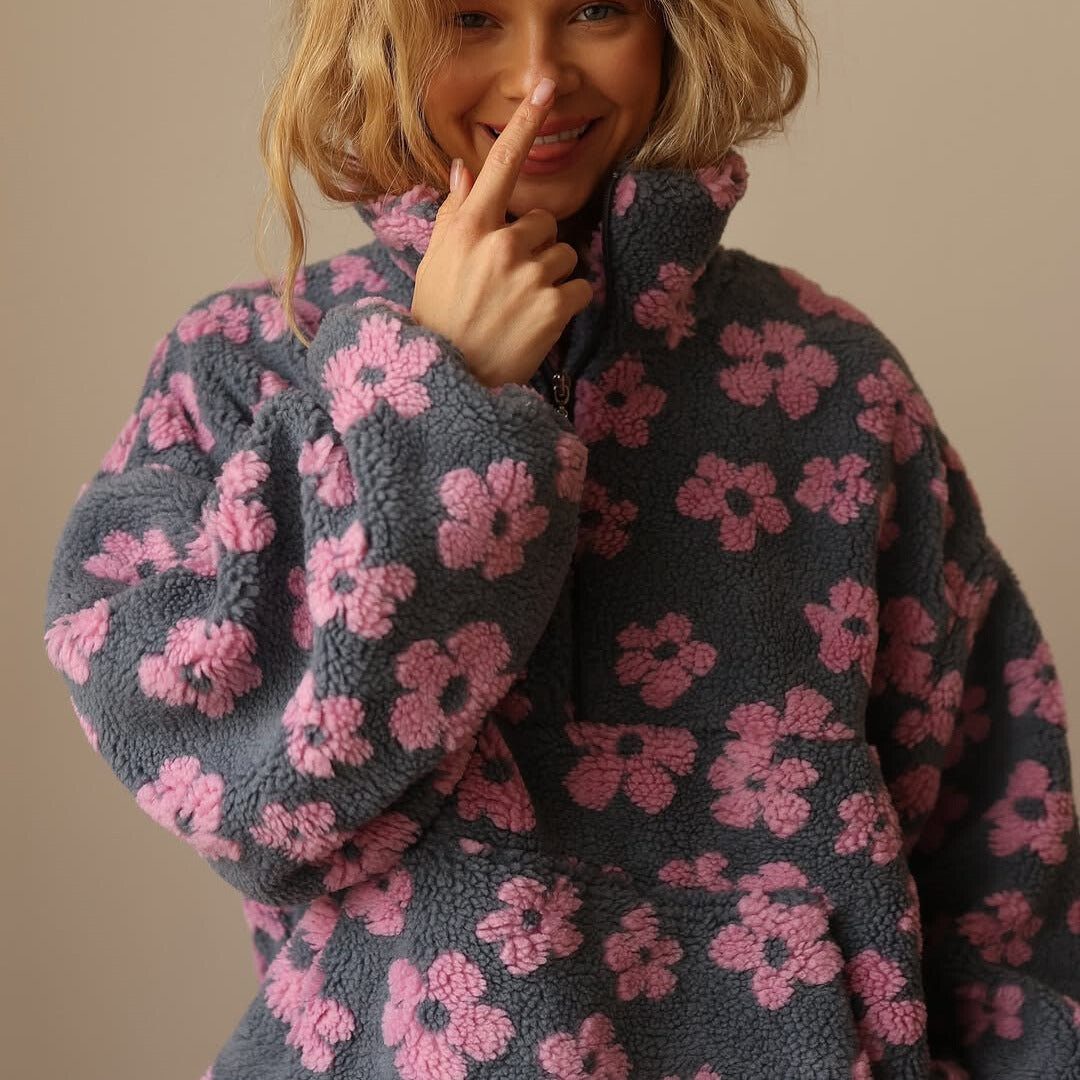 Blomsteret fleecejakke – varme med personlighed