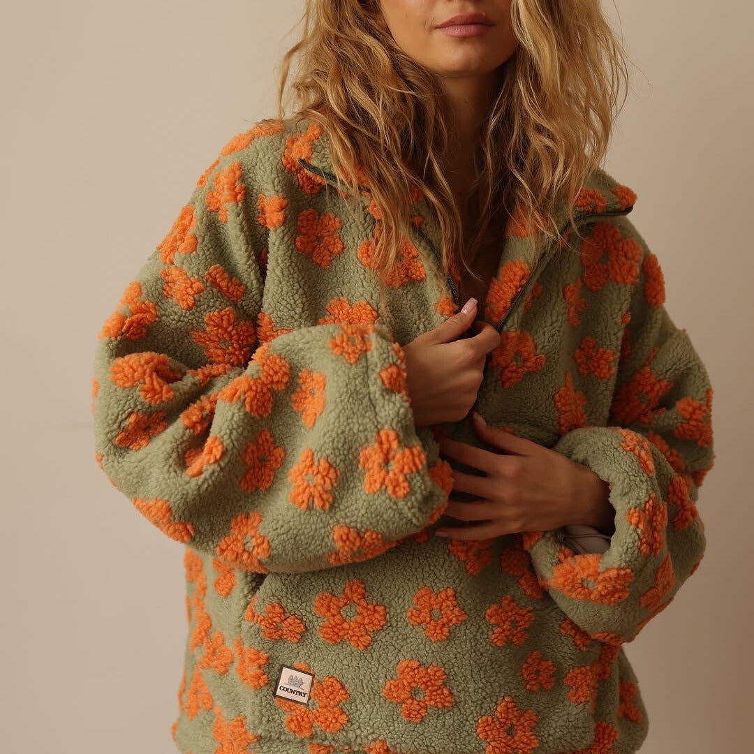 Blomsteret fleecejakke – varme med personlighed