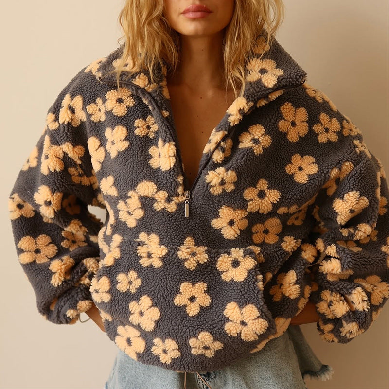 Blomsteret fleecejakke – varme med personlighed